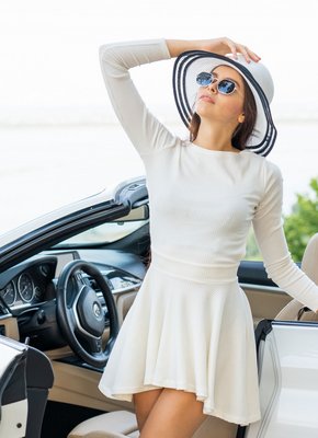 Богатая дамочка с волосатой заросшей пиздой