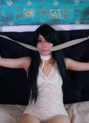 Молодая девка тащится от связывания