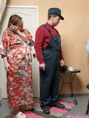 Беременная мамаша и сантехник